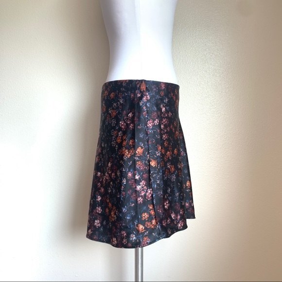 Light Floral Silky Abercrombie & Fitch Skirt - Picture 6 of 7